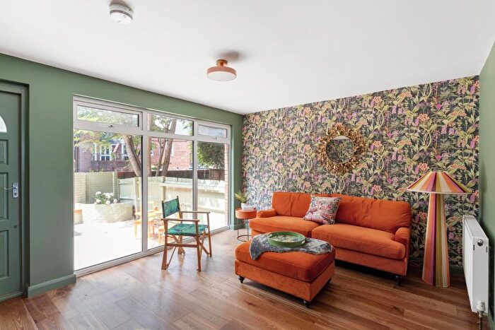 5 Bedroom Terraced House For Sale In Felmersham Close, Clapham North, SW4
