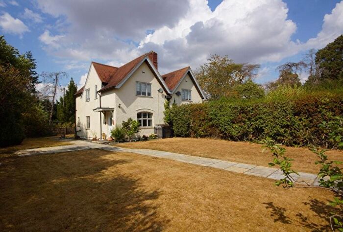 3 Bedroom Semi Detached House To Rent In Moreton-in-Marsh, Gloucestershire, GL56