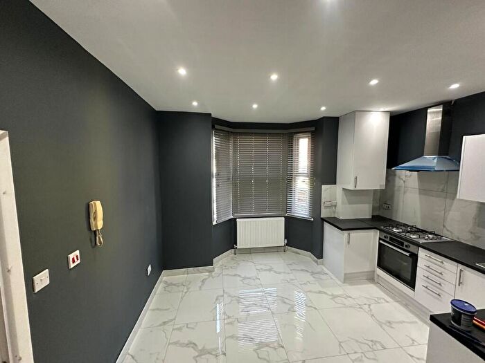 2 Bedroom Flat To Rent In Victoria Road, Bedford, Bedfordshire, MK42