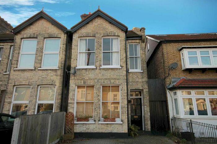 2 Bedroom Flat To Rent In Carnarvon Road, London, E18