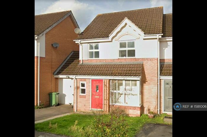 3 Bedroom Semi-Detached House To Rent In Elm Park, Reading, RG30