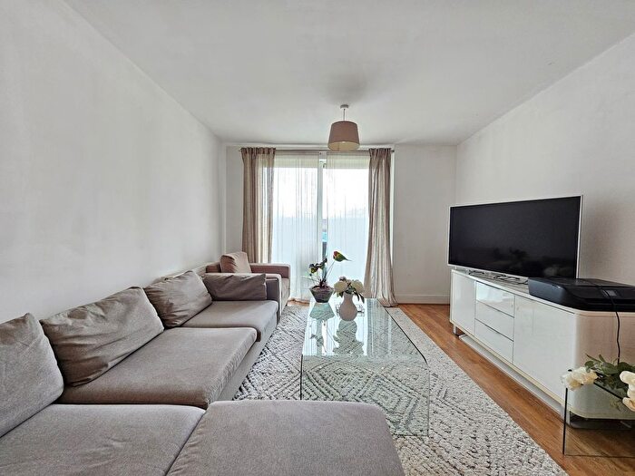 2 Bedroom Flat To Rent In Glenthorne Road, London, W6