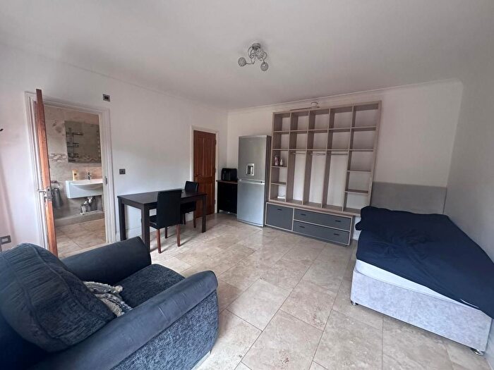 1 Bedroom Studio To Rent In Keens Acre, Slough, Slough, Berkshire, SL2
