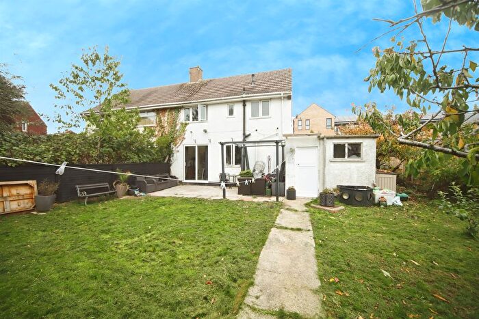 3 Bedroom Semi-detached House For Sale In Dorchester Road, Taunton, TA2