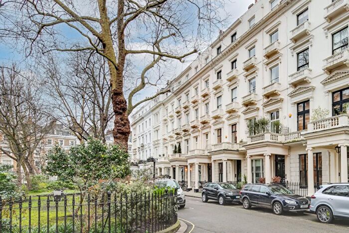 4 Bedroom Flat For Sale In Queens Gardens, Bayswater, London, W2