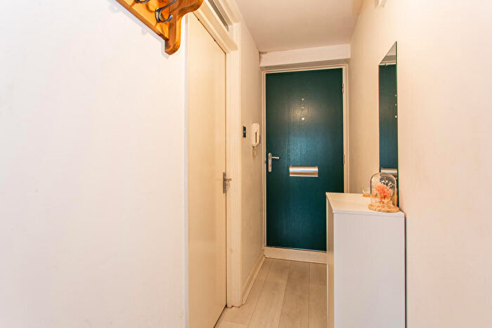 Studio For Sale In Fairfoot Road, Mile End, E3