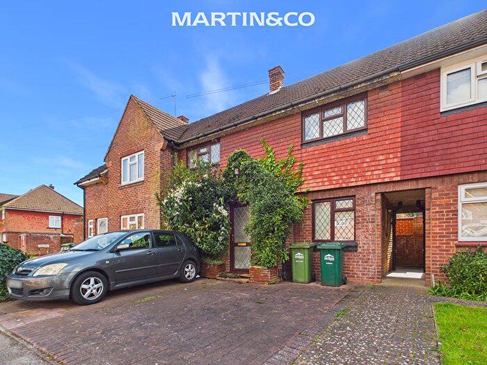 2 Bedroom Terraced House For Sale In Gloucester Crescent, Staines, TW18