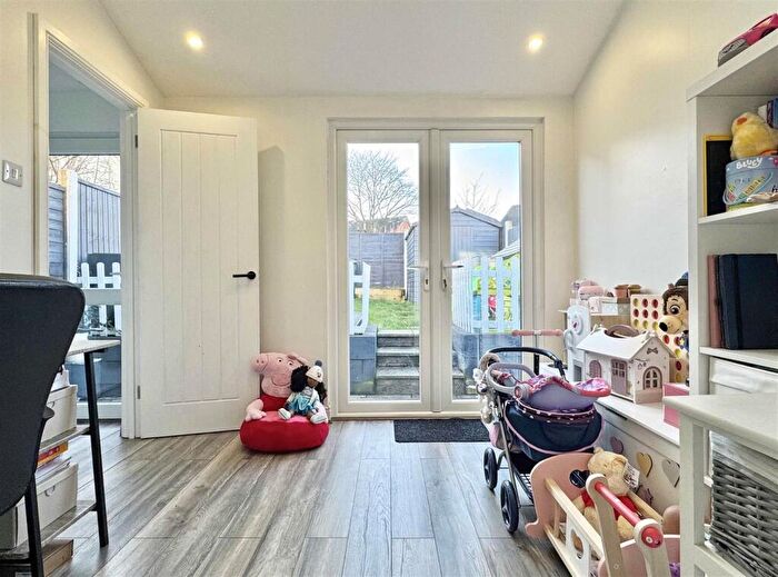 3 Bedroom End Of Terrace House For Sale In Dunoon Close, Braintree, CM7