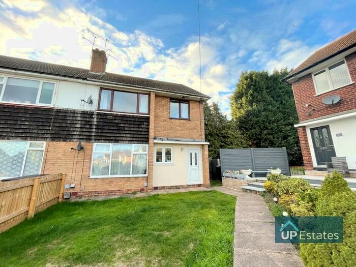 2 Bedroom Maisonette To Rent In Derwent Close, Coventry, CV5