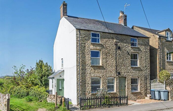3 Bedroom Semi-Detached House For Sale In Churchill Road, Chipping Norton, OX7