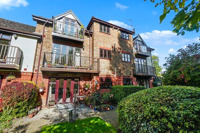 2 Bedroom Flat For Sale In London Road, High Wycombe, HP11