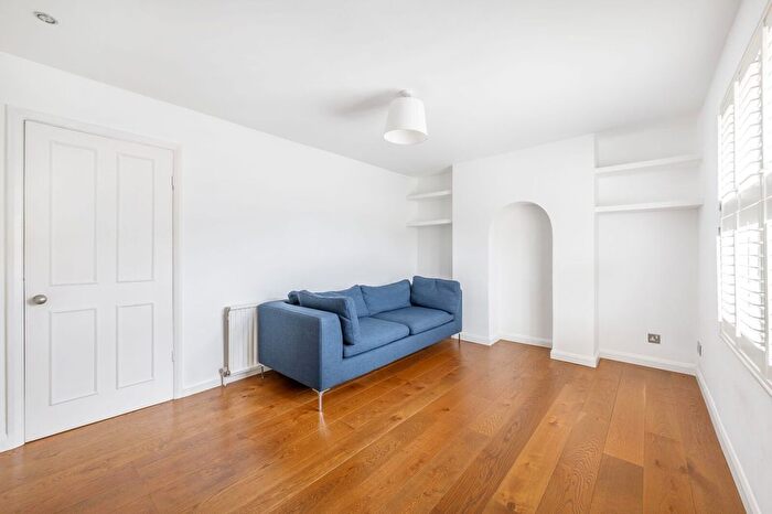 1 Bedroom Flat To Rent In Landor Walk, Shepherd's Bush, London, W12