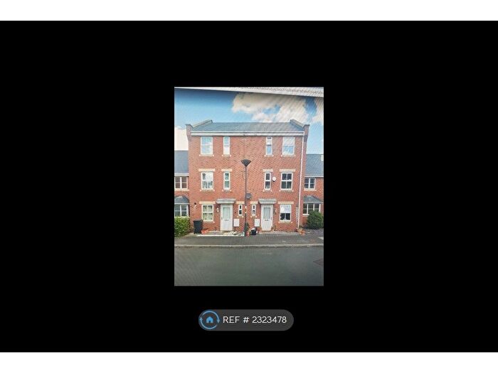 4 Bedroom Semi-Detached House To Rent In Twineham Road, Swindon, SN25