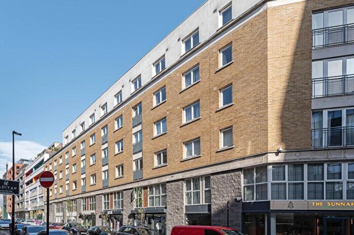 2 Bedroom Flat For Sale In Plumbers Row, Aldgate, London, E1