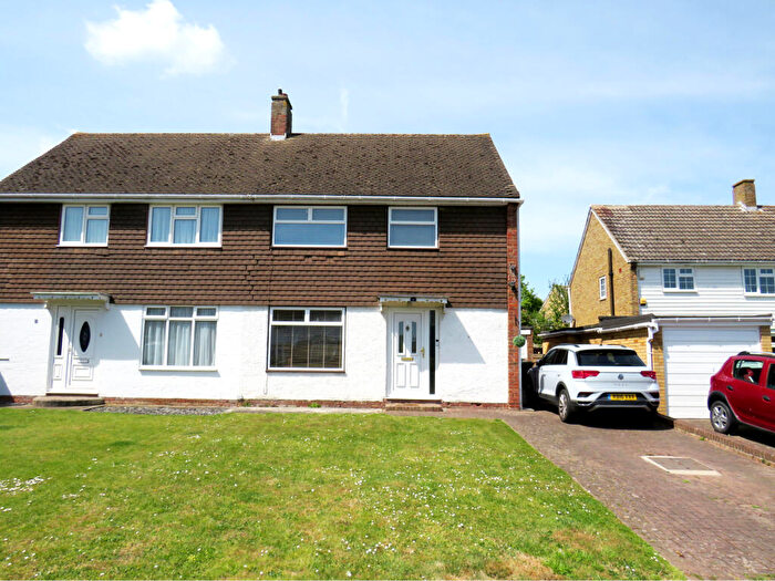 3 Bedroom Semi-Detached House To Rent In Maple Close, Larkfield, Aylesford, ME20