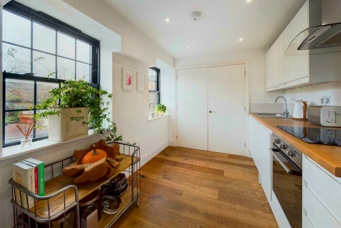 2 Bedroom Apartment For Sale In ** Stunning Apartment - Historic Old Town ** High Street, Old Town, HP1