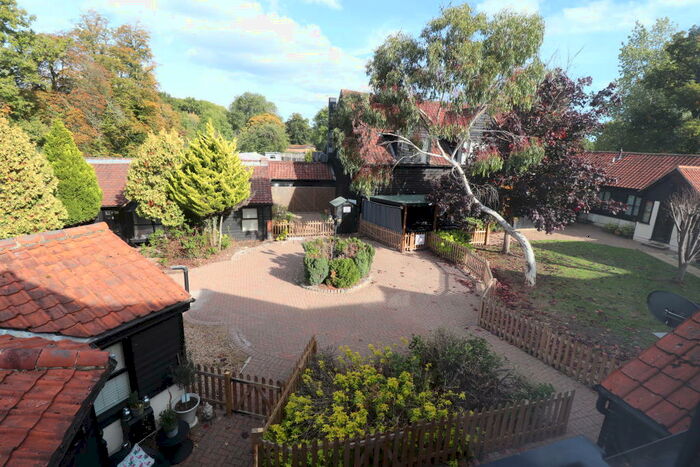 2 Bedroom House To Rent In Coxtie Green - Brentwood, CM14