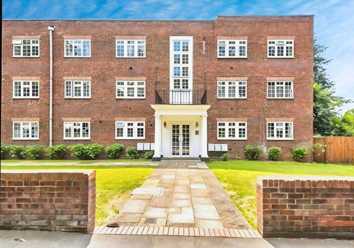 2 Bedroom Flat For Sale In Field End Road, Pinner, HA5