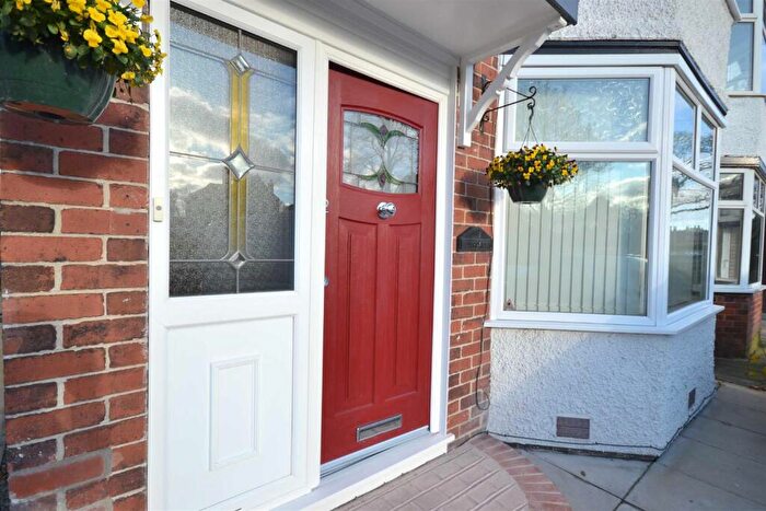 3 Bedroom Semi-Detached House To Rent In Radcliffe New Road, Whitefield, M45