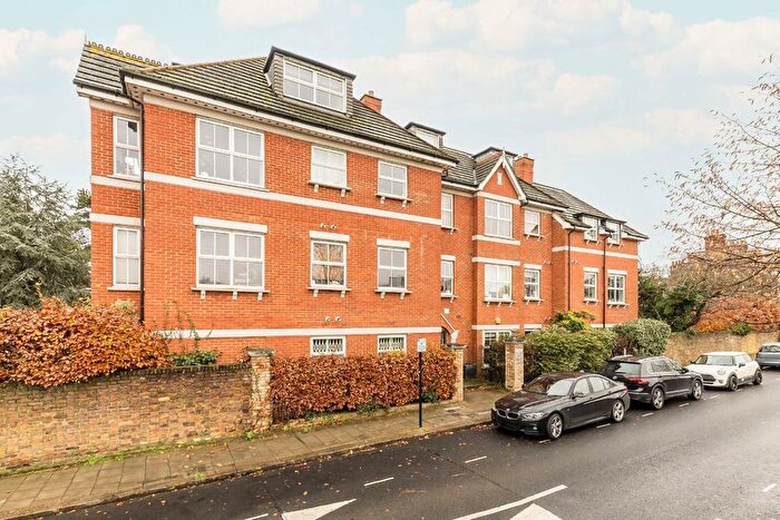 2 Bedroom Flat To Rent In Daysbrook Road, London, SW2