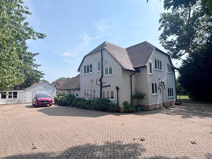 5 Bedroom Detached House For Sale In Battery End, Newbury, RG14