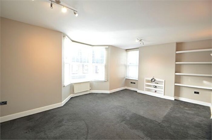 2 Bedroom Flat To Rent In Baker Street, Weybridge, KT13