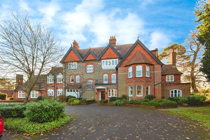 2 Bedroom Flat For Sale In Burcot, Abingdon, Oxfordshire, OX14