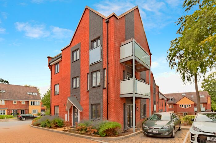 2 Bedroom Apartment To Rent In Deyoung Way, HP11