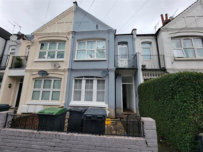 1 Bedroom Flat To Rent In Lascotts Road, Wood Green, N22