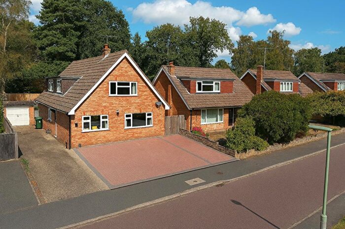 3 Bedroom Detached House For Sale In Mount Pleasant Close, Lightwater, GU18