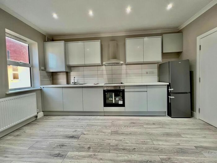 1 Bedroom Flat To Rent In Long Lane, Uxbridge, UB10