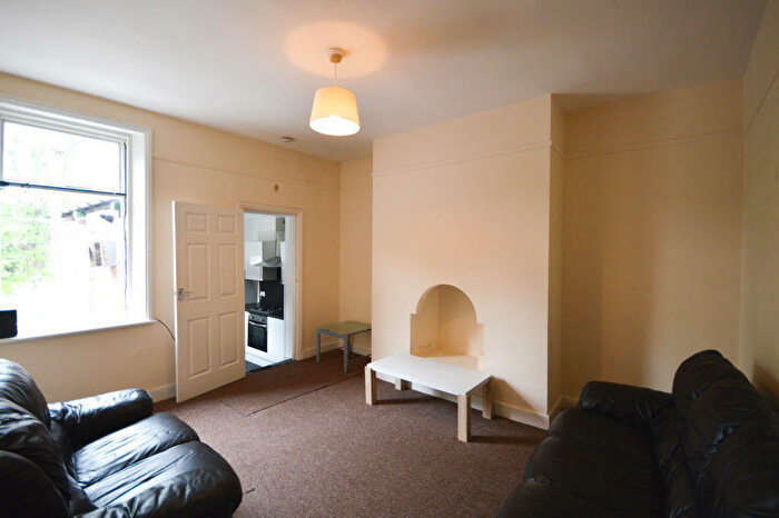 3 Bedroom Flat To Rent In £pppw - Greystoke Avenue, Sandyford, NE2