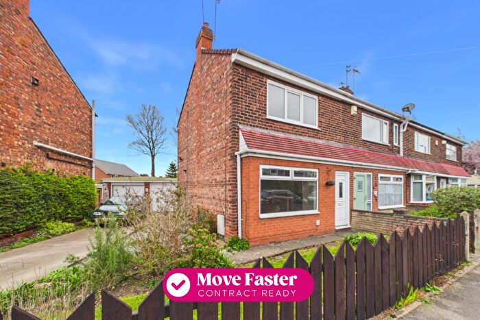 2 Bedroom End Of Terrace House For Sale In Kirkham Drive, Hull, HU5