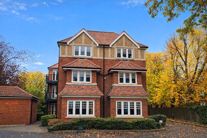 2 Bedroom Flat To Rent In Main Road, RM2