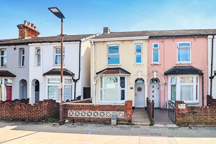 3 Bedroom End Terrace House To Rent In Iddesleigh Road, Bedford, MK40
