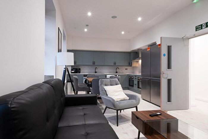 6 Bedroom House To Rent In De La Beche Street, Swansea, Wales, SA1