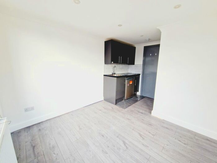 Studio To Rent In Thorold Road, Ilford, IG1