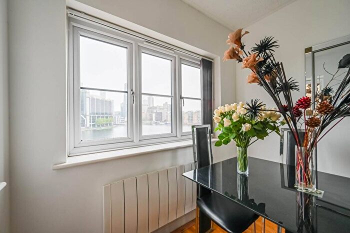 2 Bedroom Flat To Rent In Wheat Sheaf Close, Docklands, London, E14