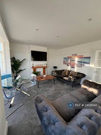 2 Bedroom Flat To Rent In London Road, Hadleigh, Benfleet, SS7