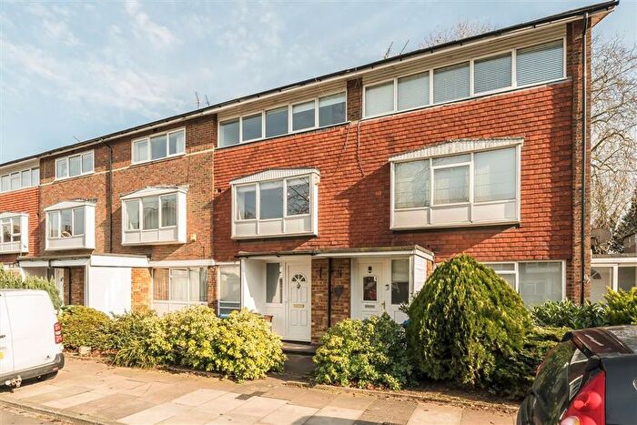 2 Bedroom Maisonette To Rent In Fairby Road, London, SE12