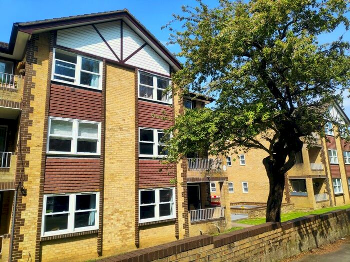 1 Bedroom Flat To Rent In Waterslade, Elm Road, Redhill, RH1