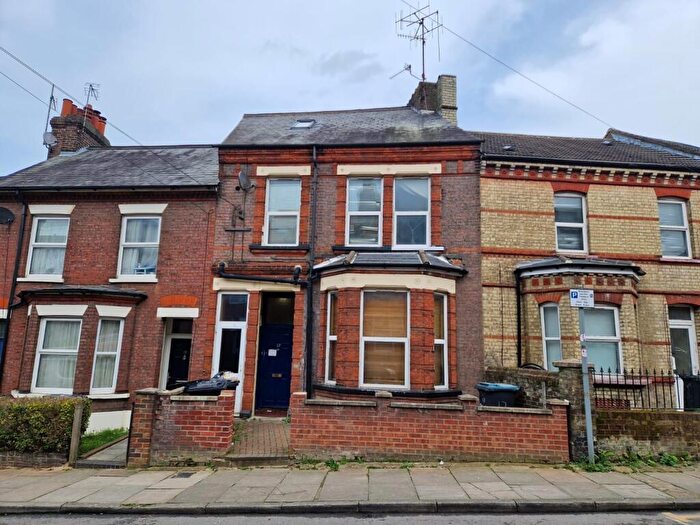 Studio To Rent In Flat, Stockwood Crescent, Luton, LU1