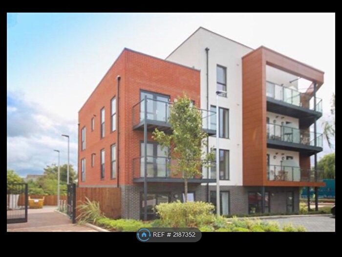 2 Bedroom Flat To Rent In Freesia Lodge, Harold Wood, RM3