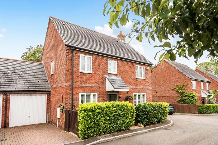 4 Bedroom Link Detached House For Sale In Ilminster Road, Taunton, TA1