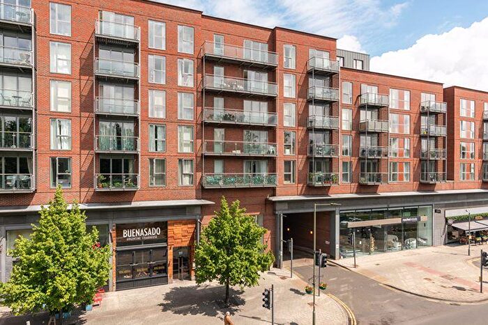 2 Bedroom Flat To Rent In The Heart, Walton-On-Thames, KT12