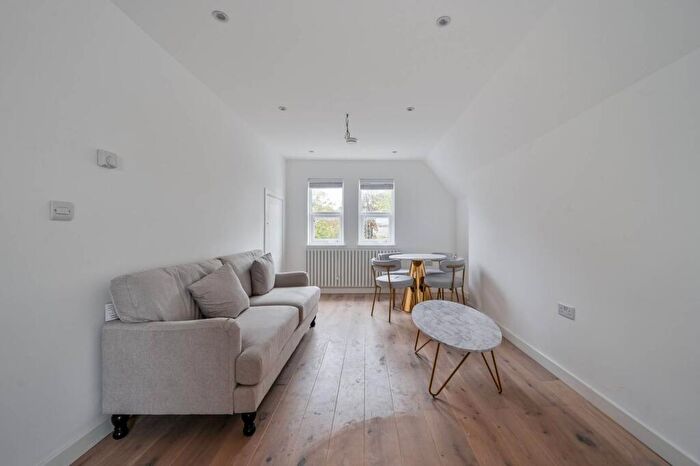 1 Bedroom Flat To Rent In Charlton Road, Blackheath, SE3