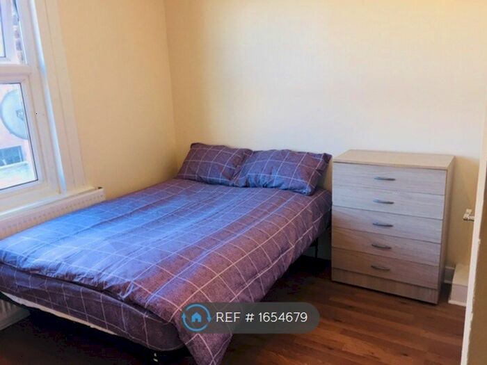 Studio To Rent In Green Lanes, London, N8