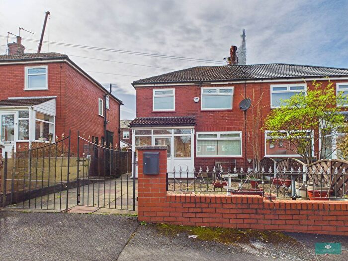 3 Bedroom Semi Detached House For Sale In Rosedale Close, Oldham, OL1