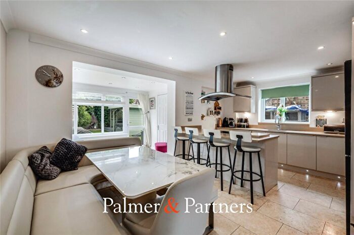 3 Bedroom Semi-Detached House For Sale In Sharpington Close, Galleywood, Chelmsford, Essex, CM2