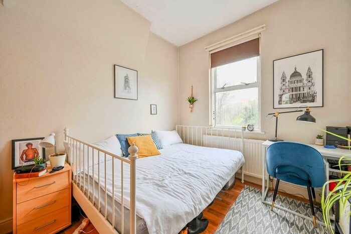 3 Bedroom Maisonette To Rent In Upham Park Road, Turnham Green, London, W4